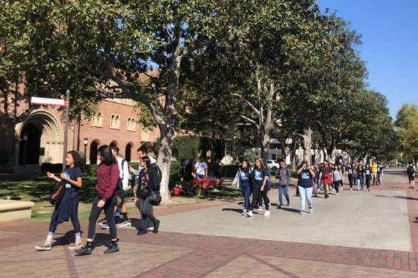 缩略图 | 留学生找代写遭“黑吃黑” 律师：找代写属联邦罪