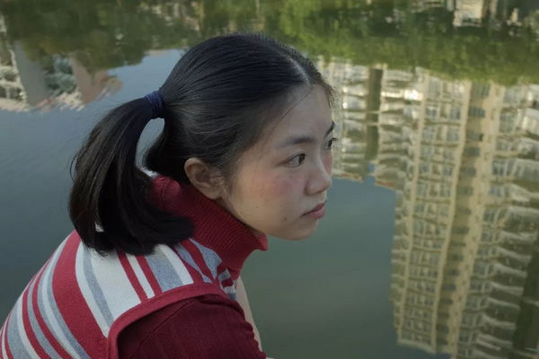 缩略图 | 拍下中国女孩不开美颜的模样：你并不美丽，你可爱至极