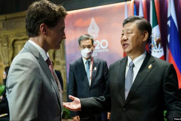缩略图 | 习近平当全世界面教训特鲁多，推特炸锅！