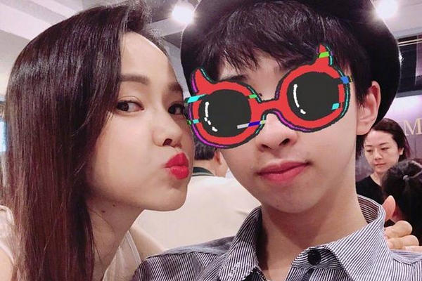 缩略图 | 儿子高中毕业伊能静真情流露，母子同框如姐弟