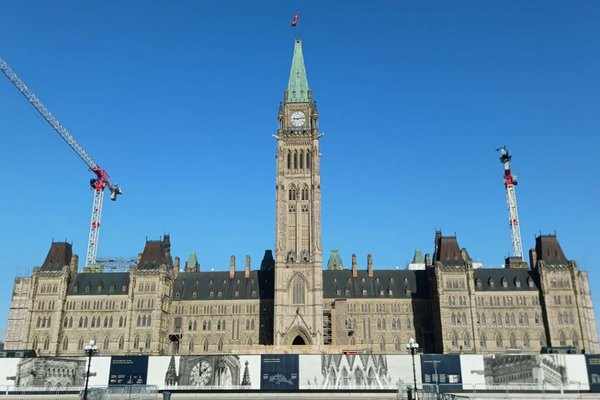 缩略图 | 政府开支飞涨！联邦公务员收入超过15万元的人数五年内增96%！