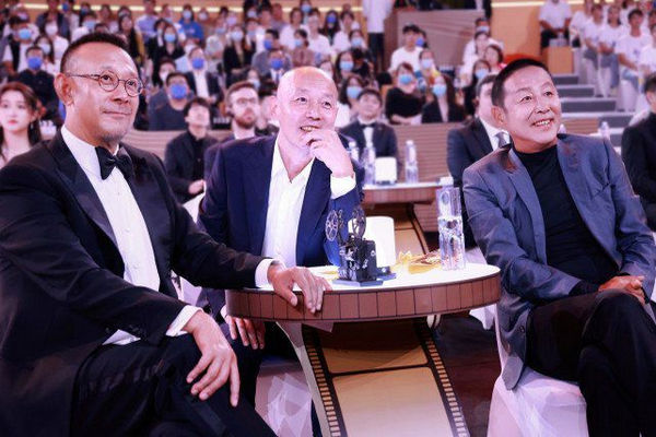 缩略图 | 北影节闭幕式神仙打架，巩俐“三位丈夫”世纪同台