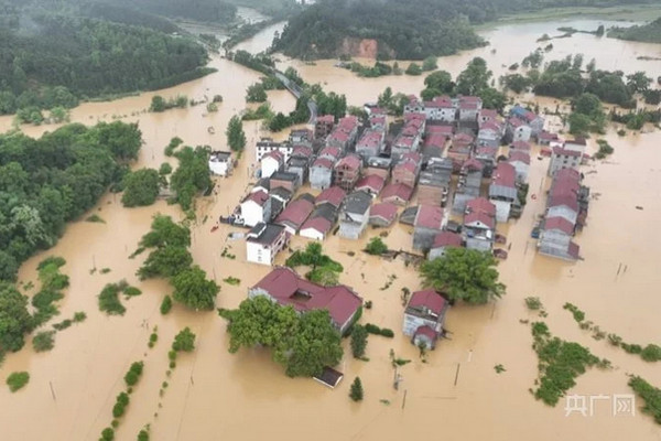 缩略图 | 江西多地遭遇特大暴雨，直击救援现场！