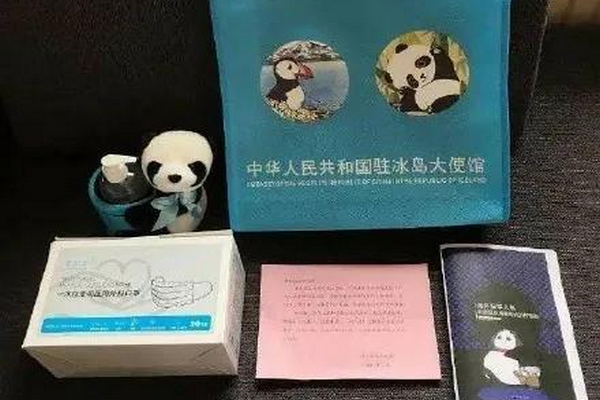缩略图 | 加拿大留学生收到祖国的健康包了：里面都有啥，满满的心意！