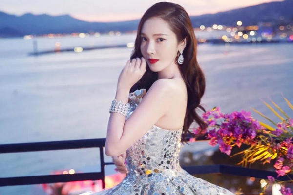 缩略图 | 密会谢霆锋：“娱乐圈头号富婆”的猎艳风云史