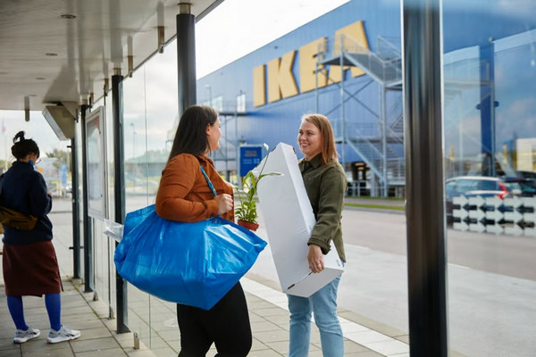 缩略图 | IKEA全球推"半价套餐+儿童免费餐"，但加拿大版缩水！