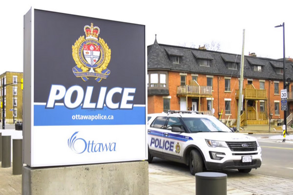 缩略图 | 阿冈昆学院附近发生持刀伤人事件，渥太华警方正在寻找目击者！