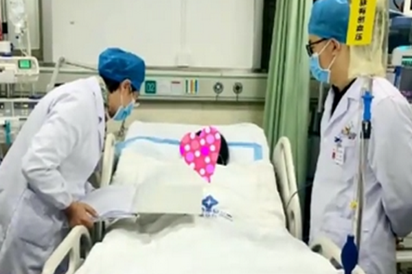 缩略图 | 湖南一女子过量喝奶茶进ICU：血液呈乳白色