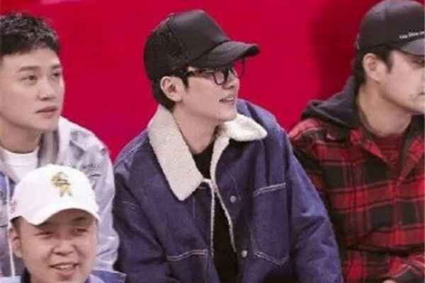 缩略图 | 冯绍峰穿赵丽颖的衣服上节目，网友：太恩爱了