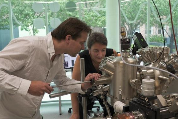 缩略图 | 全球首款 3D 原子级硅量子语音芯片架构问世