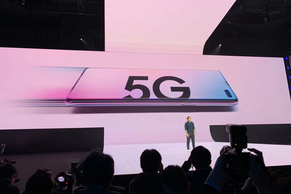 缩略图 | 三星新年放大招！发布折叠屏手机！ 首款5G手机登场！