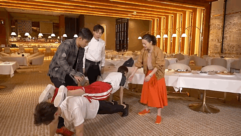 缩略图 | 她的新恋情，有点甜也有点尴尬