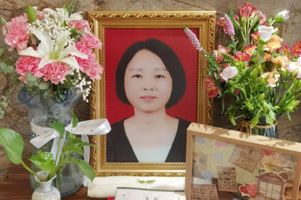 缩略图 | 女教师上网课遭“爆破”后离世！女儿：法院已判决，有个交代！