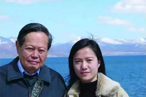 缩略图 | 杨振宁说过要努力活过超百岁，多陪翁帆几年，不让她一人留在世间！