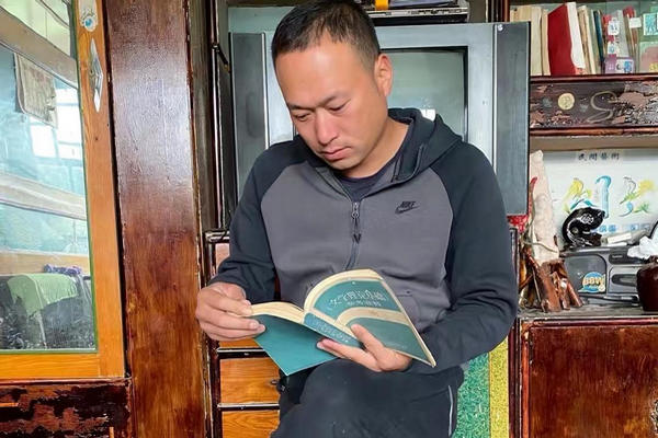 缩略图 | 爆红的张同学：拍农村题材视频，两月涨粉千万，单身汉只是人设