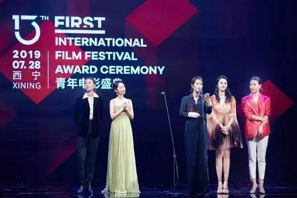 缩略图 | 42岁的海清当众卖惨，为什么不值得同情？