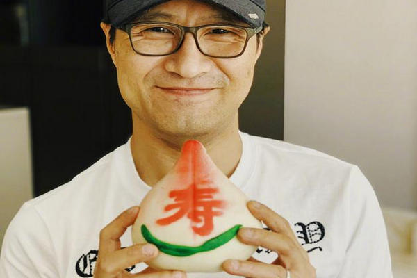 缩略图 | 章子怡甜蜜为汪峰庆生：生日快乐本命年猪先生