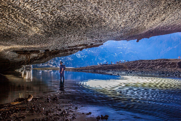 缩略图 | 探秘世界最大洞穴：内高超40层大楼 可容72亿人