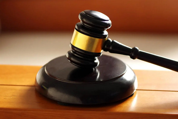 缩略图 | 男子窗口拽住欲跳楼女友5分钟后力竭，女友坠楼身亡！男子被判承担10%责任！