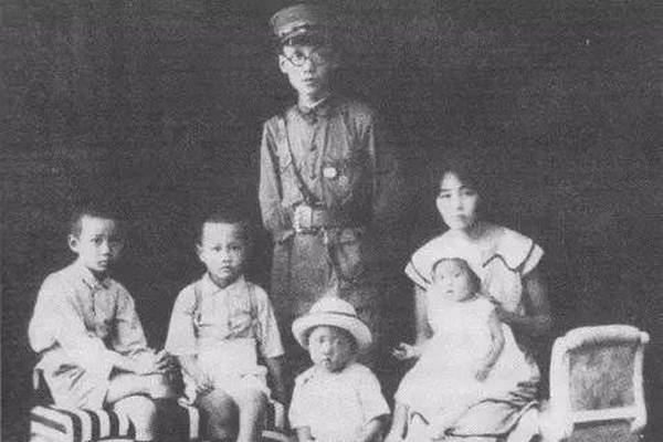 缩略图 | 郭沫若的日本妻子：出身名门，抛家去国爱他，却被抛弃，身后把全部遗产捐给中国
