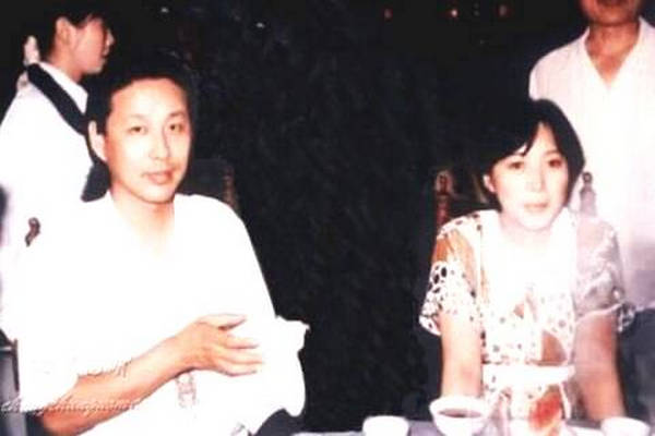 缩略图 | 陈道明罕见与妻子同框，女方65岁气质十分优雅！