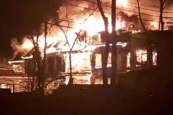 缩略图 | 成人网站大佬1900万豪宅被纵火案，第二名嫌犯落网！