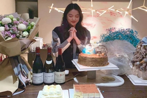 缩略图 | 华谊千金办22岁生日派对，桌上红酒一瓶四万多