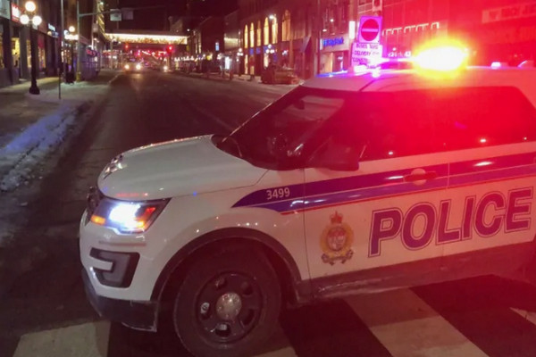 缩略图 | 圣诞节购物小心啦！渥太华 Rideau Centre 外发生枪击案，嫌犯尚未抓到！
