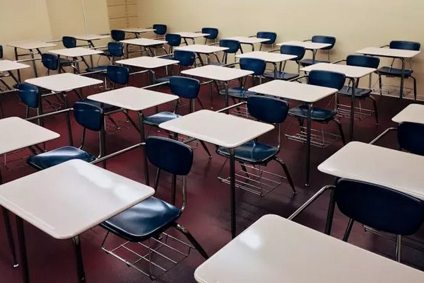 缩略图 | 安省小学教师荒，家长也被拉来临时来代课！