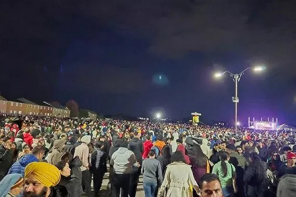 缩略图 | 8万印度人深夜挤爆街头，点火狂欢！加拿大人怒了！