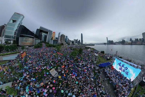 缩略图 | 谁是真的爱香港？这组对比图火了！