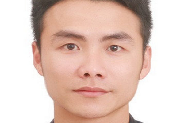 缩略图 | 男版高颜值通缉犯走红 通缉令发布4天后自首