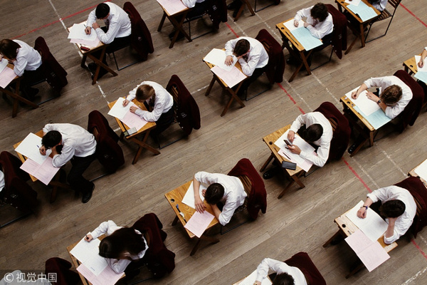 缩略图 | 香港一考生考试连放2小时屁 后座称脑袋一片空白