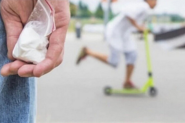 缩略图 | 绝望！加拿大母亲发起国会请愿：毒贩诱骗孩子，警方却无法调查！