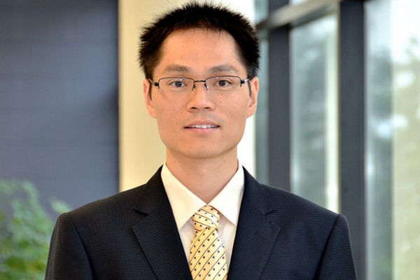 缩略图 | 用联邦拨款买买买，华裔教授潜逃后返美时被捕！