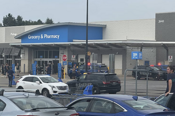 缩略图 | 血腥周末！沃尔玛爆随机持刀袭击，42岁男子疯狂刺伤11人！