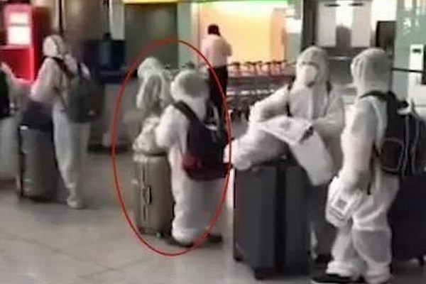 缩略图 | 值吗？小留学生家庭"困局"：花千万出国