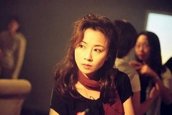 缩略图 | 当年她的古装扮相不输张敏关之琳，如今却只剩绯闻