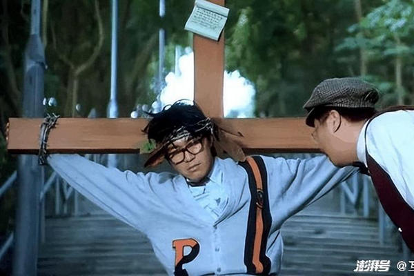 缩略图 | 海底捞的喂饭服务：是场人性化悲剧？