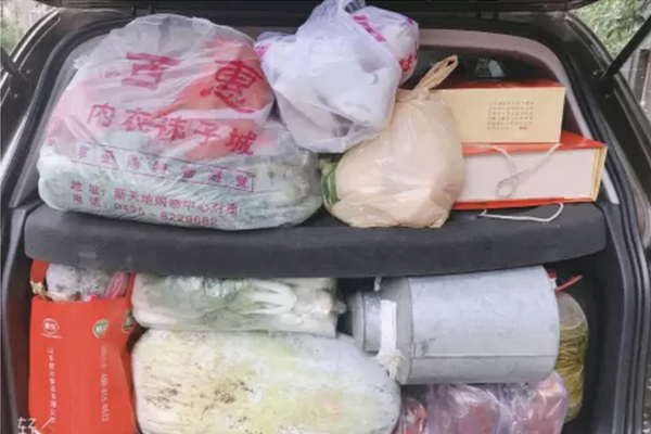 缩略图 | 同一个世界，同一个亲妈：返程的后备厢又被爱塞满！