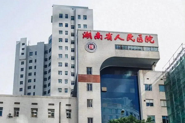 缩略图 | 副院长出轨眼科主任，女方已离职，男方恢复出诊