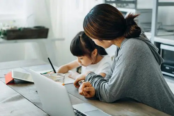 缩略图 | 5万陪读妈妈在加拿大：可以没老公，不能没搭子