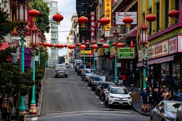 缩略图 | 北美最不起眼的地下室里，挤满中国留学生