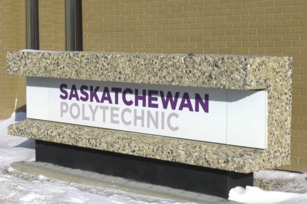 缩略图 | 加拿大知名学院宣布裁员：办学规模砍了又砍！校长年薪56万遭批！