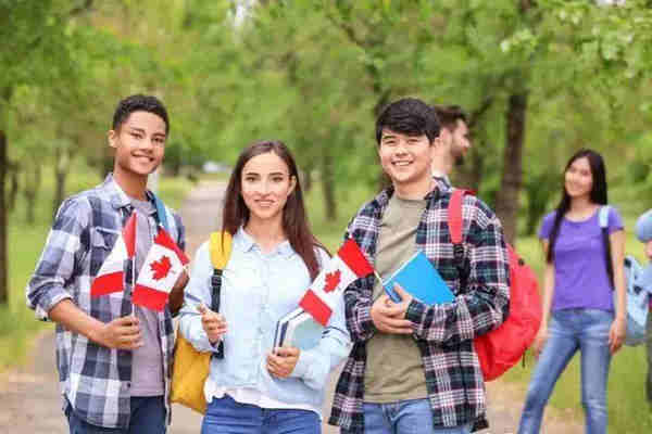 缩略图 | 加拿大要限制国际留学生数量！设置上限！今后留学要难了？