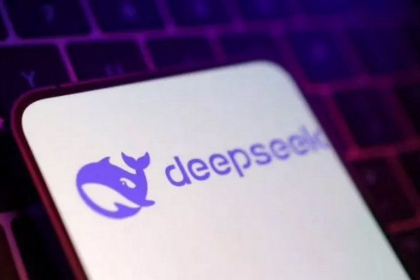 缩略图 | Deepseek横空出世引发美国科技股大跌！创始人17岁考入浙大，36岁管理千亿私募！