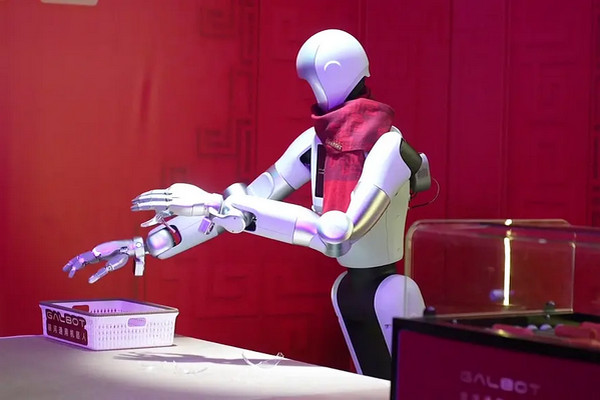 缩略图 | 科技公司扎堆春晚，一场高端“直播带货局”！