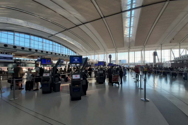 缩略图 | 西捷航空大面积停飞737客机，并敦促乘客务必查询航班是否取消