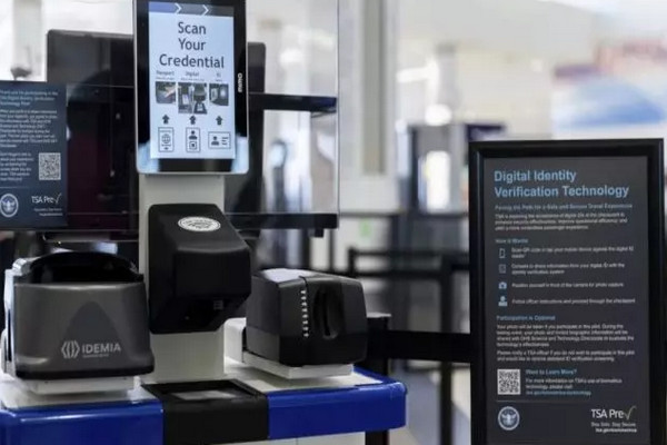 缩略图 | 加航推出新服务：无须带证件，刷脸就能登机！