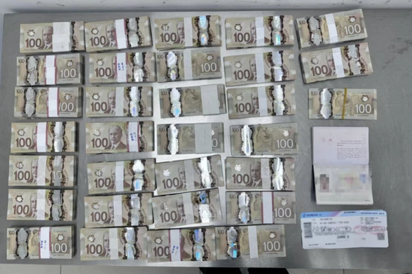 缩略图 | 华人在首都机场海关出境，携带31万加元现金被查！现金该怎么带？